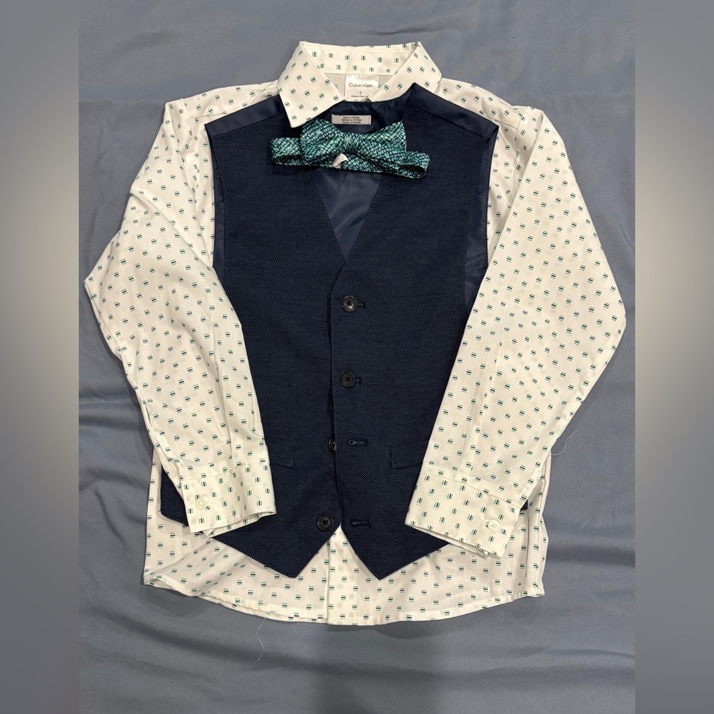 Calvin Klein Navy Vest and Patterned Shirt Set